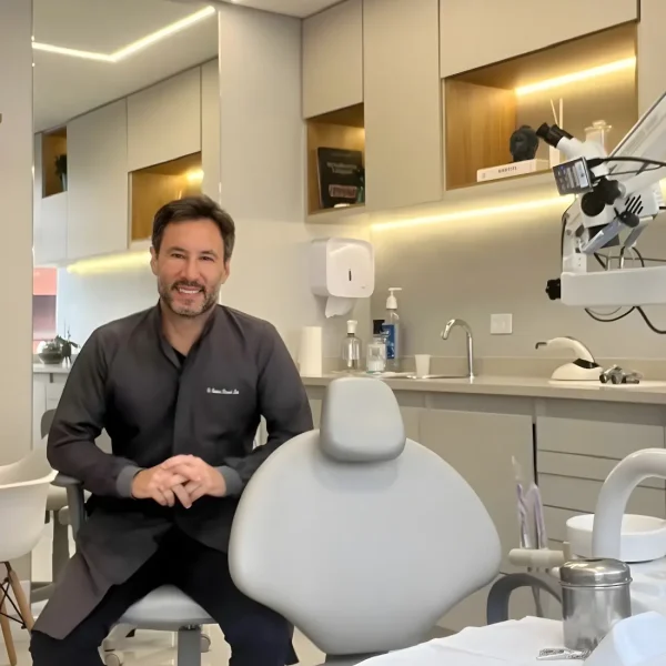 Dro-cassius-reis-dentista-no-itaim-bibi-1.webp